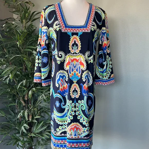 green emerald velvet dress LAUNDRY by SHELLI SEGAL Blue Green Geometric Print Shift Dress – SilkRoll main image 1